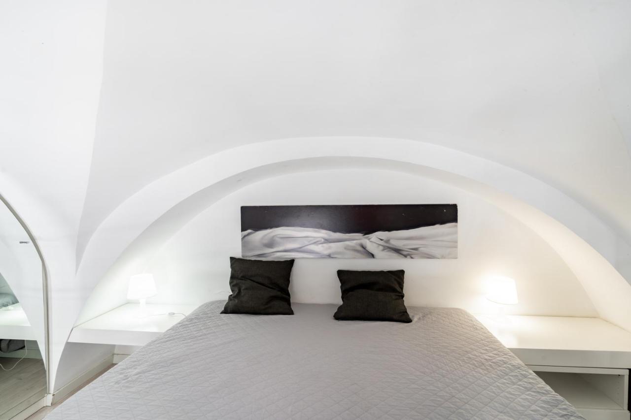 Design Near The Station Apartment Catania